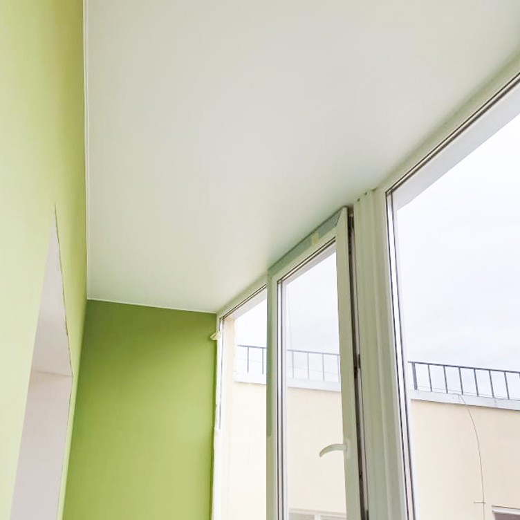 Натяжные потолки для балкона