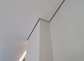 Натяжные потолки в коридор