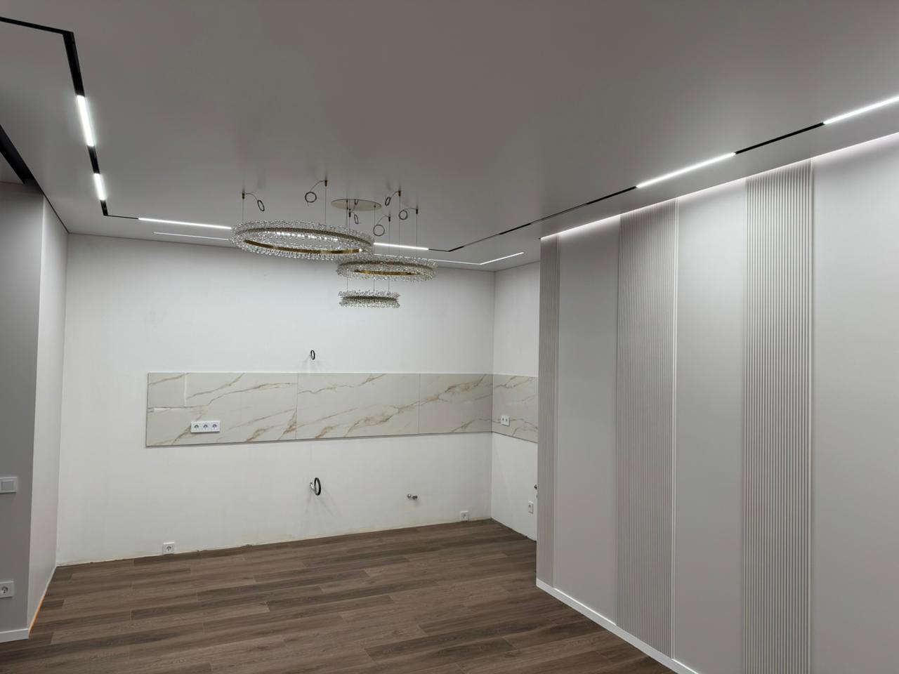 Какие бывают натяжные потолки: обзор видов, материалов и дизайнов